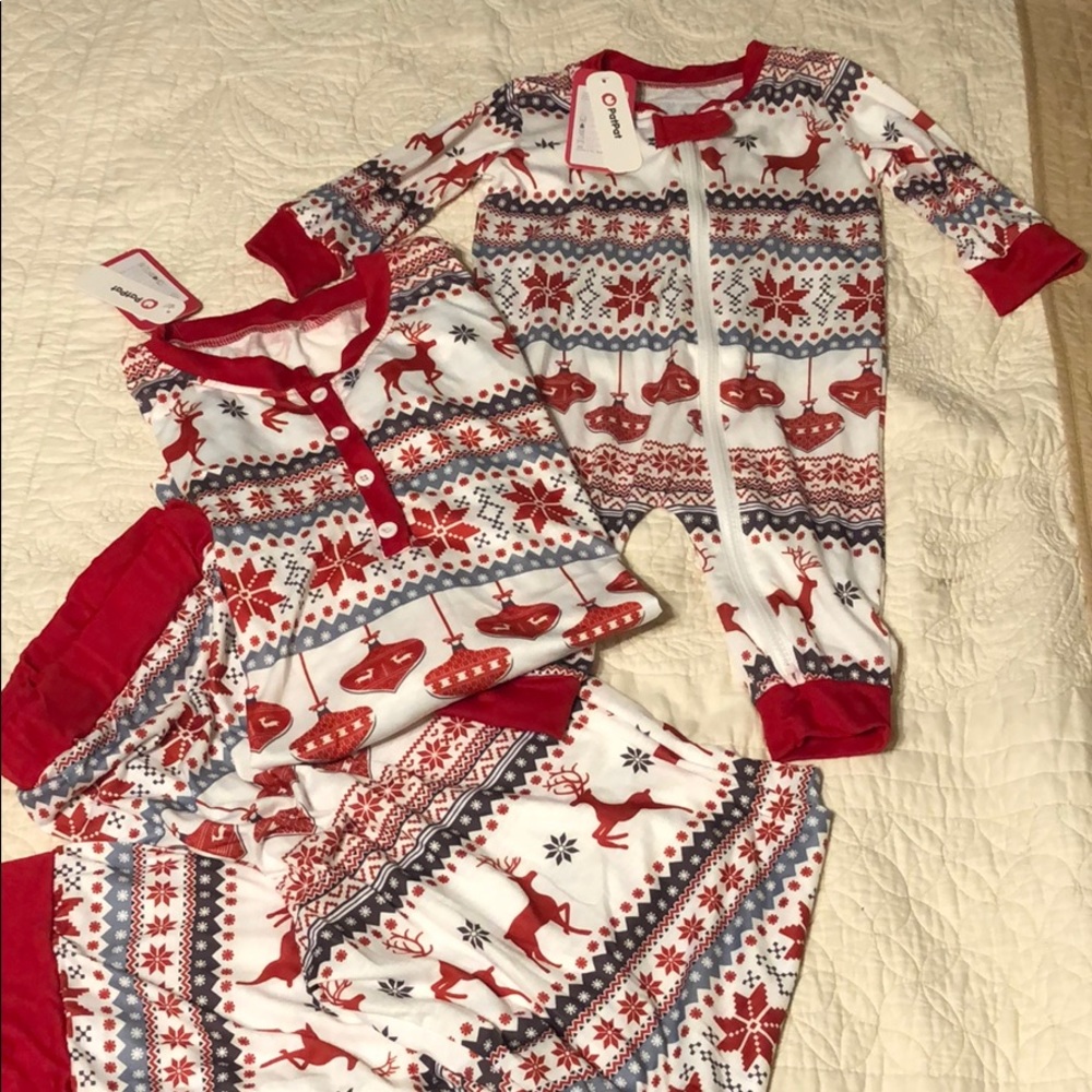 Adorable mommy & me jammies.